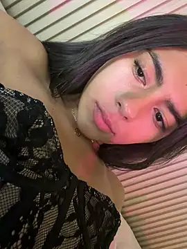 lilybeeth (F teen) - Masturbates feet with dildo.