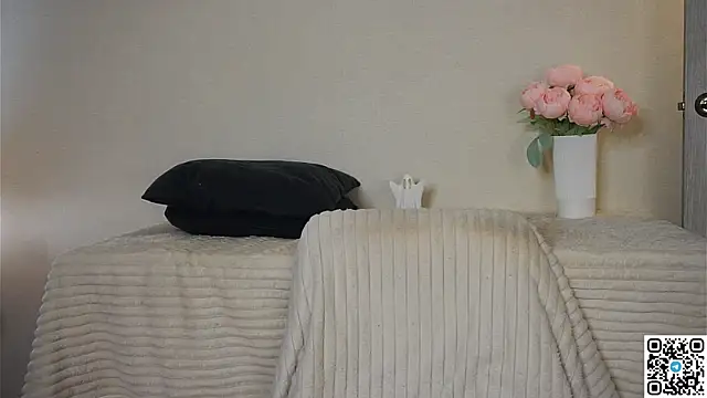 marlinvarian (F teen) - play with my nipples + massage