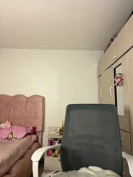 Webcam Model (Emmily_19)  is live.Free join now!