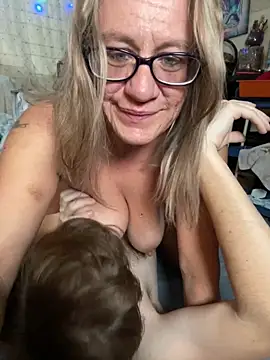 TrenaAnne's Webcam Show