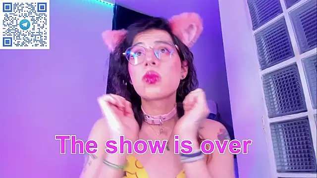 Sweet-SharoKitty live sex cam