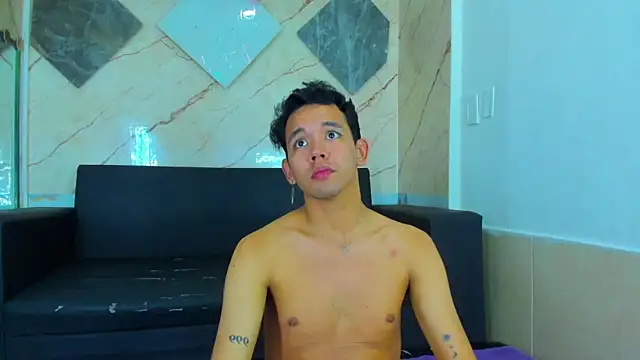 Latins_on_fire's Webcam Show