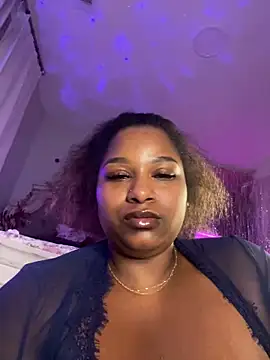 xoxoSELENAxoxo from StripChat is Freechat