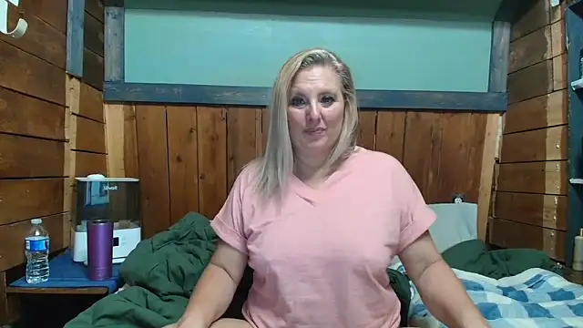 lisaxlovexxx's Stripchat show and profile