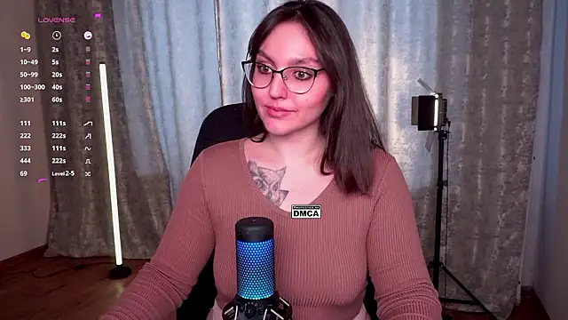 Hoot_owl_cb's Stripchat show and profile