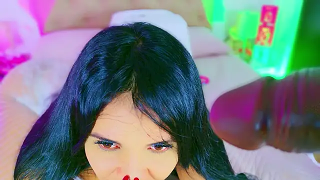 CharlootteEvans' Live XXX Chat