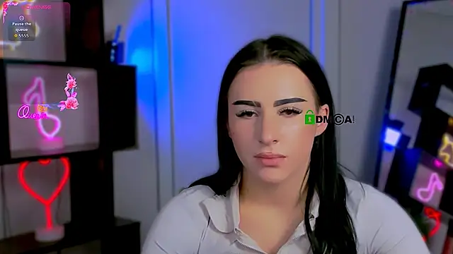 alia_skay (F teen) - show boobs in bra