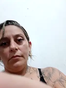 baixinhaloira - Baixinhaloira's free webcam