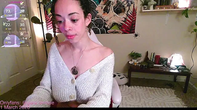 gunzinrose (F young) - boobies bouncin in your face