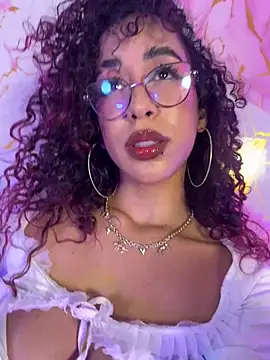 Webcam Model (Woo_isDaphne)  is live.Free join now!