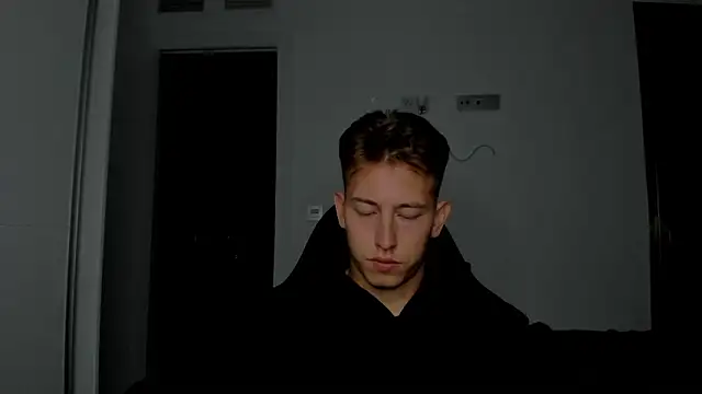 find0m_master - Find0m_master's free webcam - UK Sex Cams