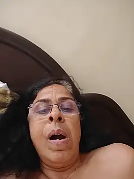 Webcam Model (NakedMILFx) is live