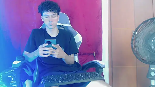 Johnny_cagee_ live sex cam