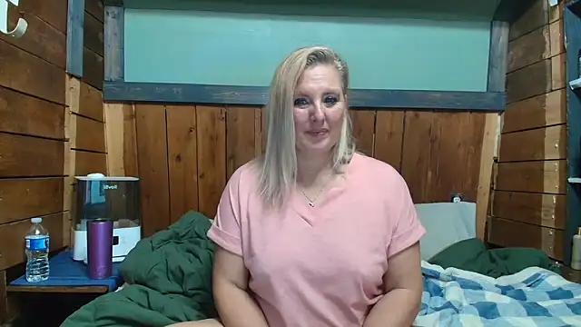 lisaxlovexxx's Stripchat show and profile