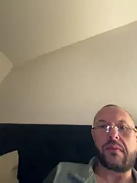 guitccch (Ask my age) - Je vous laisse choisir