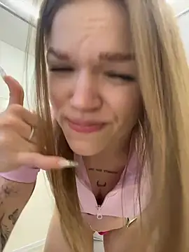 streetsquirt (Ask my age) - Hello boobies 💕