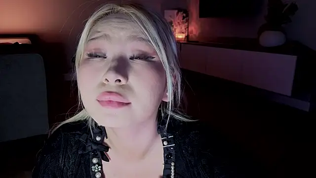 rileymee (F young) - Pussy play