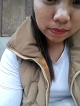 venu00 (F young) - look buttocks