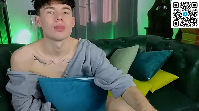 cute_mike (M twink) - DILDO IN ASS