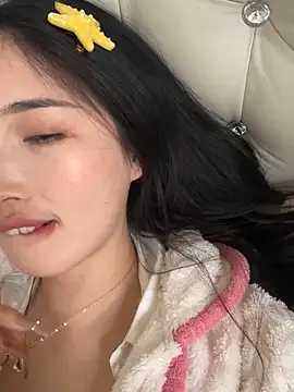 mimi-love13 (F young) - 新人福利，掰开小穴近距离看蜜汁