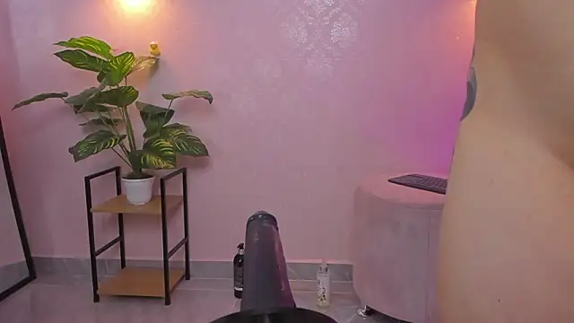 little-vivi - LITTLE-VIVI's free webcam - UK Sex Cams