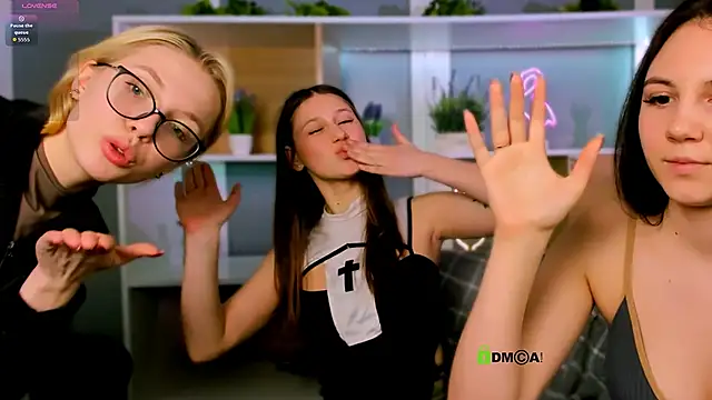 arianaa_cat - Arianaa_cat's free webcam - UK Sex Cams