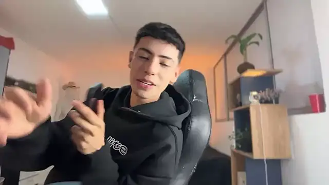 sebastian_reed (M young) - 🍑Move your ass slow👄