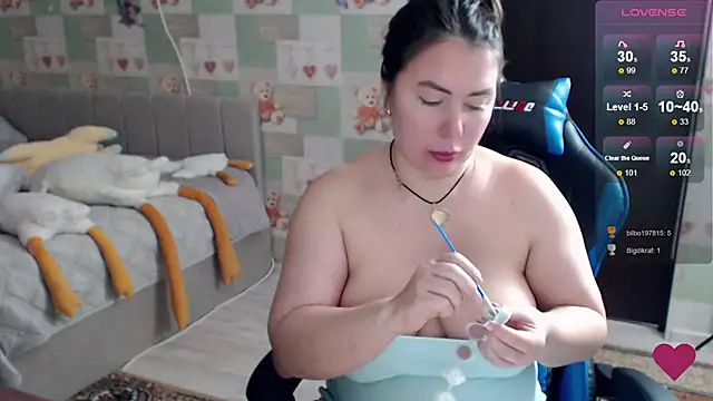 korolek12 (F milf) - 2 fingers in the pussy