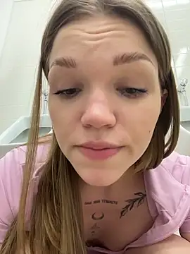 StreetSquirt live sex cam