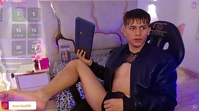 EVAN_TAY Live Webcam on Stripchat