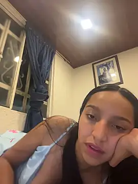 Webcam Model (Eve_Ritz) is live