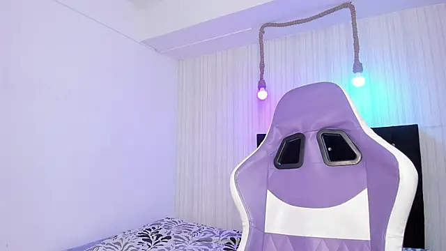 miku_katsuragi (F teen) - show boobs miku 😼😼