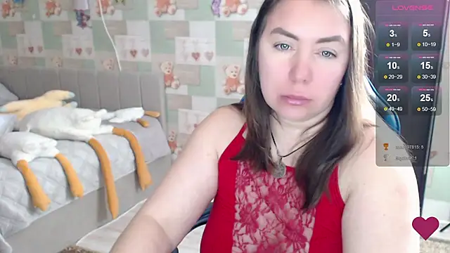 korolek12 (F milf) - 2 fingers in the pussy
