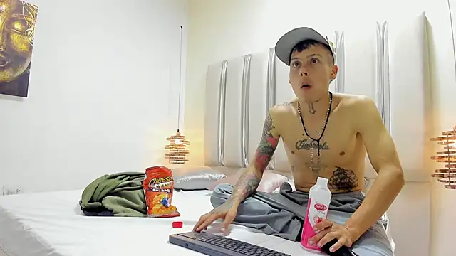 ethan_wolfe (M young) - cum in public