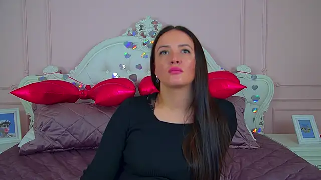 elinabellucci - ElinaBellucci's free webcam