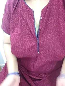 tamil_aishu09 (F milf) - Oil on boobs