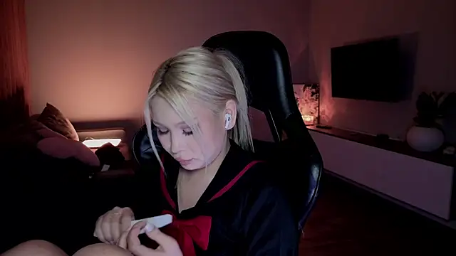 rileymee (F young) - Pussy play