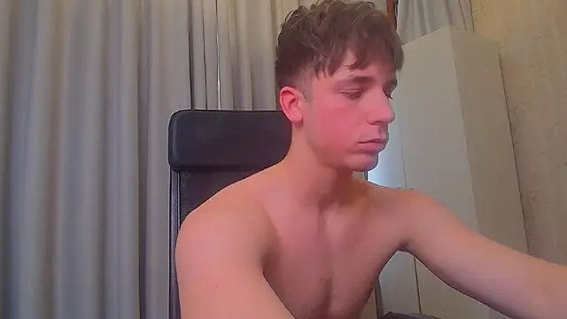 kellenwest (M twink) - naked flexx show