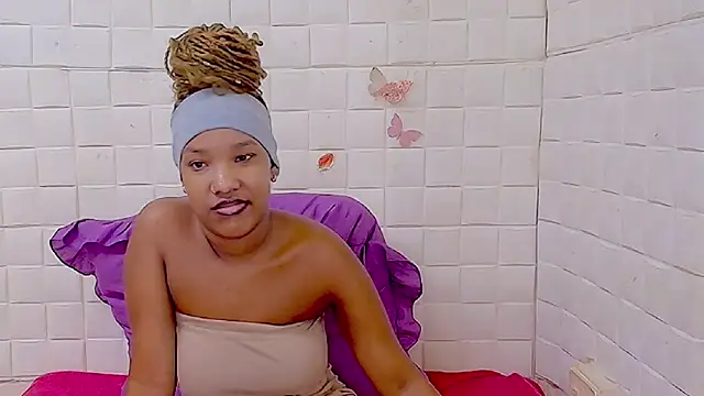 EroticSexyPrada live sex cam