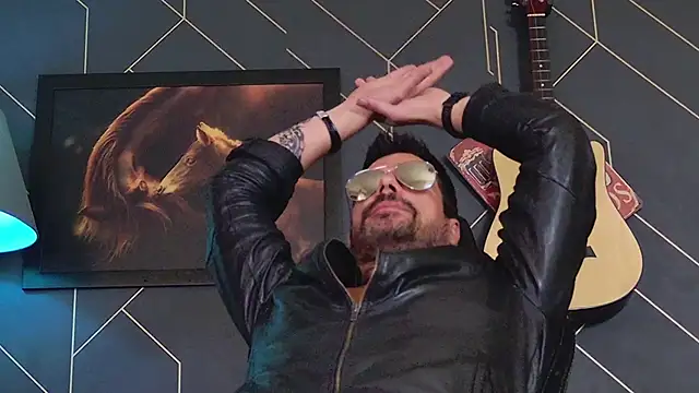 chriskox (Ask my age) - Please my BIG FAT COCK, until is happy