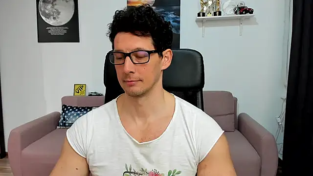 brutusk08 (Ask my age) - Cumshow in freechat