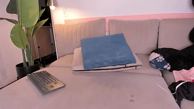 kitty_miaa (F young) - make me really wet