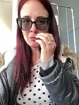 natakitten (F milf) - Bra off,rub tits in public,LT🎥