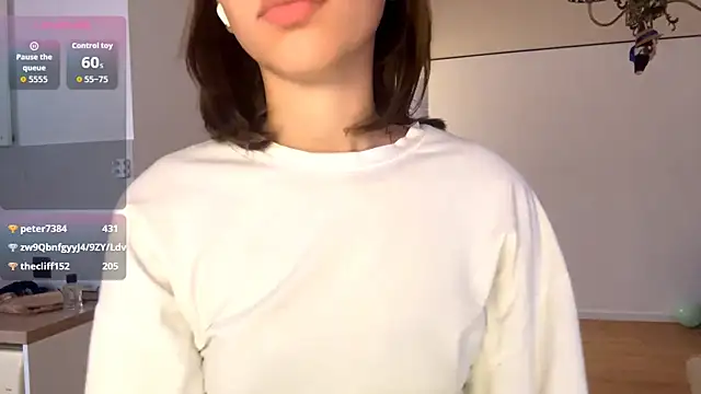 deltanorwoode (F teen) - Lift up my top and show my bra