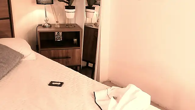 angel_eros_ (M young) - 1 finger in ass