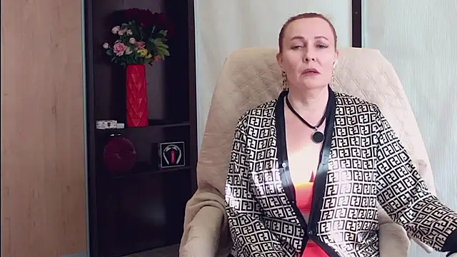 freemyfire (F mature) - Lie on back spread legs  a naked pussy