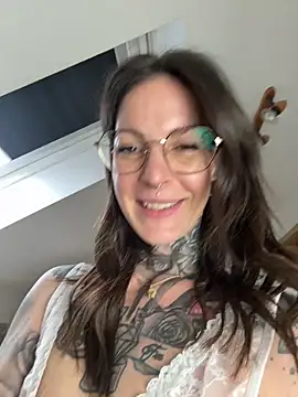 brownieyqueen (Ask my age) - Show Boobs and spit on it+LT 🎁