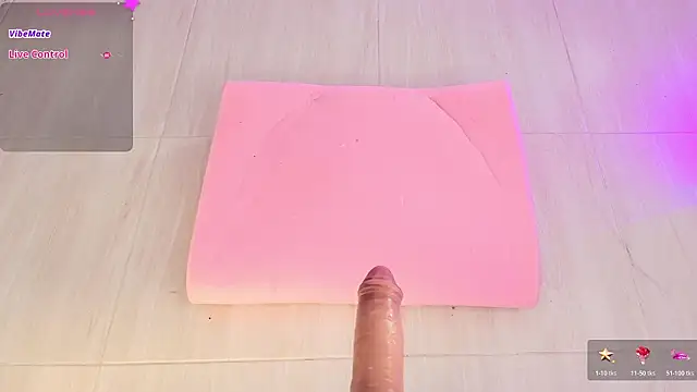 vivi_luv (F young) - Suck dildo tip only