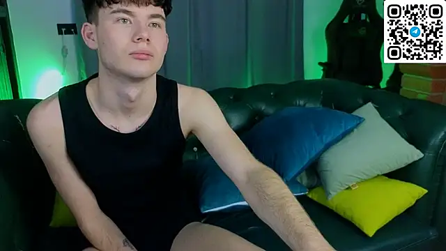 cute_mike (M twink) - show ass