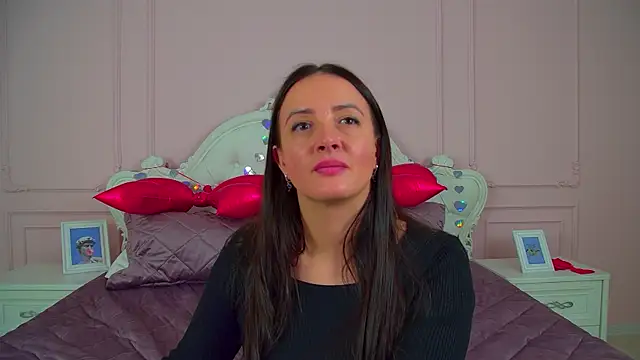 elinabellucci - ElinaBellucci's free webcam